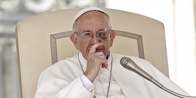 Acusan al papa de difundir 7 "herejas" en su exhortacin sobre la familia