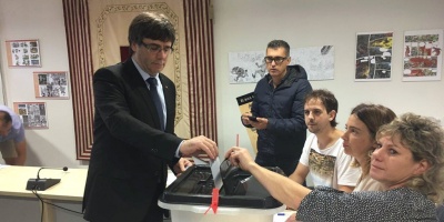 La Polica requisa urnas en el colegio donde deba votar el lder cataln