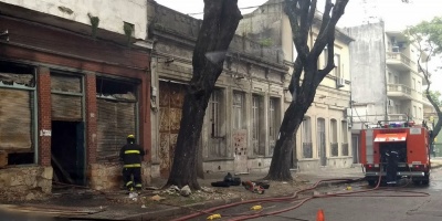 Bomberos controlaron incendio en dep�sito de Villa Mu�oz