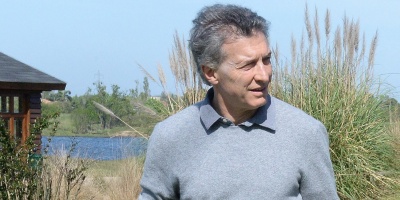 Detienen a un hombre por arrojar huevos contra comitiva en que viajaba Macri