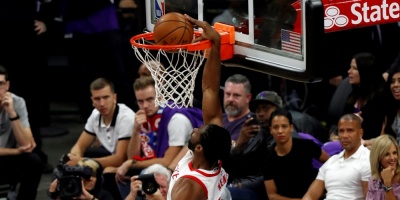 Rockets siguen triunfales