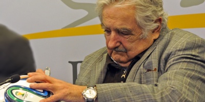 Mujica mantiene postura de mediar en el f�tbol
