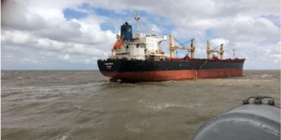 Armada neutraliza amotinamiento en buque nigeriano