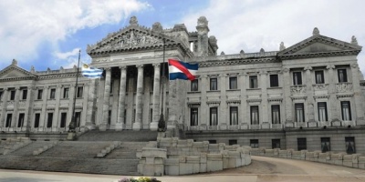 UPM: FA "suspende" comparecencia de ministros ante el Parlamento 