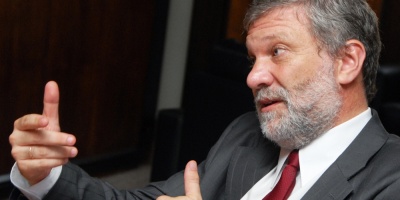 Ex ministro de Industria ante el Parlamento por regasificadora