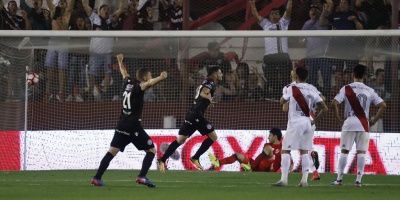 Lan�s hace historia al eliminar a River Plate 