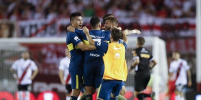 Con goles de Cardona y N�ndez, Boca se impuso ante River en el supercl�sico
