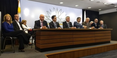 Gobierno y UPM signaron contrato de inversi�n para nueva planta de celulosa