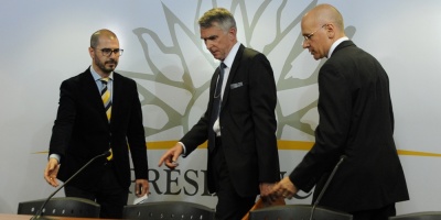 El Gobierno firm� con UPM el contrato que finaliza la primera fase de negociaciones