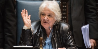 Se filtra insulto de Topolansky cuando le faltaba un voto y estaba con el micr�fono abierto