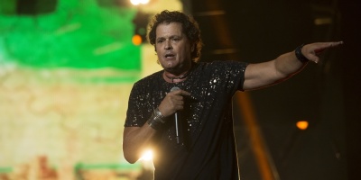 Carlos Vives vuelve para contar historias en "Vives", su disco m�s extenso