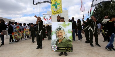 Miles de palestinos recuerdan en Gaza a Arafat por aniversario de su muerte