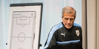 Tab�rez dice que los nuevos jugadores han aportado m�s equilibrio a Uruguay