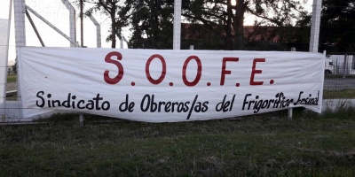 Trabajadores bloquean acceso a frigor�fico en Lavalleja