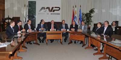 Gobierno busca resolver congestionamiento de buques paraguayos