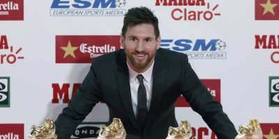 Messi recibe su cuarta Bota de Oro y no habla de su renovaci�n