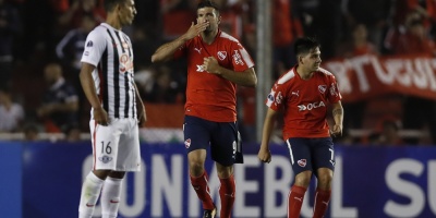Independiente vence a Libertad y espera en la final por Junior o Flamengo