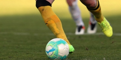 Pe�arol golea 4-0 a Racing