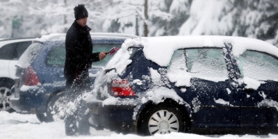 M�s de 150 cancelaciones y retrasos de vuelos por copiosa nevada en Mosc�
