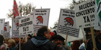 Equipo econ�mico ante comisi�n del Parlamento por cincuentones
