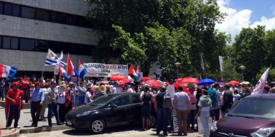 Realizaron manifestaci�n ante el Parlamento por cincuentones