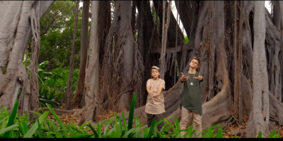 Adexe & Nau le cantan a la Navidad en su nuevo video