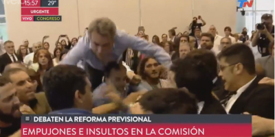 Insultos y golpes en debate de la reforma de pensiones en Congreso argentino