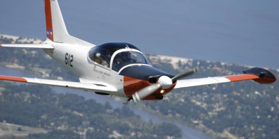 Dos pilotos a salvo tras despiste de avi�n
