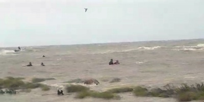 Rescataron a pescador atrapado en Puerto del Buceo