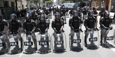 Se repiten los disturbios fuera del Congreso argentino por reforma pensiones
