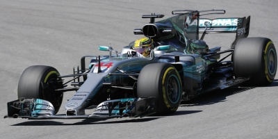 Hamilton se disculpa tras ser acusado de sexista por criticar a su sobrino