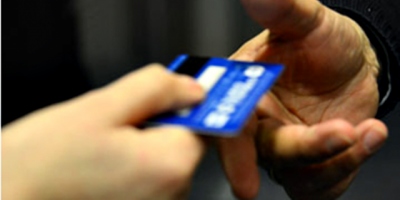 Instan a denunciar comercios que cobran recargo por d�bitos