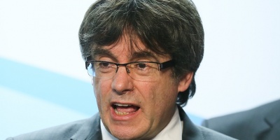 Puigdemont pide a Rajoy que negocie con el "leg�timo gobierno" de Catalu�a