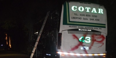 Colonia: Bomberos asegura que �mnibus fue incendiado intencionalmente