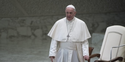 El papa dice que el dinero y el �xito son astros fugaces que "se estrellan"
