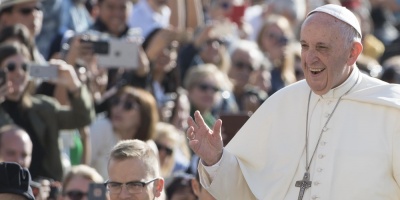 El papa invita a 2.100 sintecho, presos y refugiados a ir al Circo en Roma