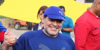 Maradona critica al Sevilla por la destituci�n de Eduardo Berizzo
