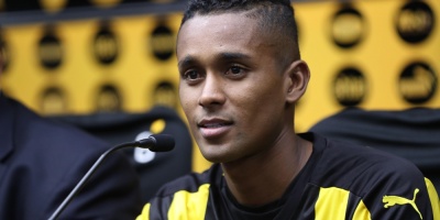 Pe�arol derrot� a Delf�n 2-0