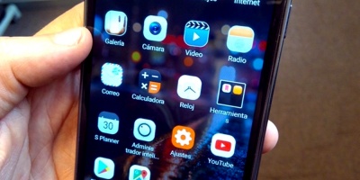 J�venes que pasan m�s tiempo apegados al celular, son m�s infelices