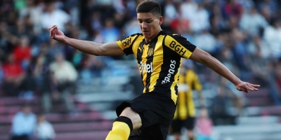 Pe�arol venci� 2-0 a Nacional