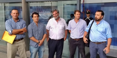 Autoconvocados fueron recibidos por V�zquez