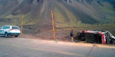 Tres ni�os chilenos muertos y 20 heridos en accidente de autob�s en Argentina