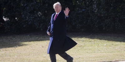Trump aterriza en Florida tras pol�mico informe del Congreso contra el FBI