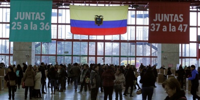 Abren colegios electorales en Ecuador para la consulta y referendo popular