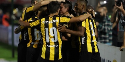 Racing 0 - Pe�arol 2