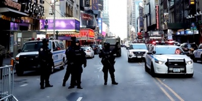 Mueren un polic�a y un sospechoso en tiroteo que dej� cuatro heridos en EEUU