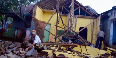 Al menos 3 muertos y miles de evacuados por lluvia torrencial en Indonesia