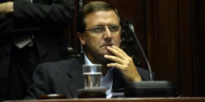 Iniciar�an juicio pol�tico a De Le�n por uso de tarjetas corporativas