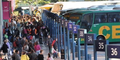 Importante arribo de pasajeros a la terminal de Tres Cruces