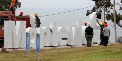 Inauguraron el cartel de Montevideo en la Fortaleza del Cerro.